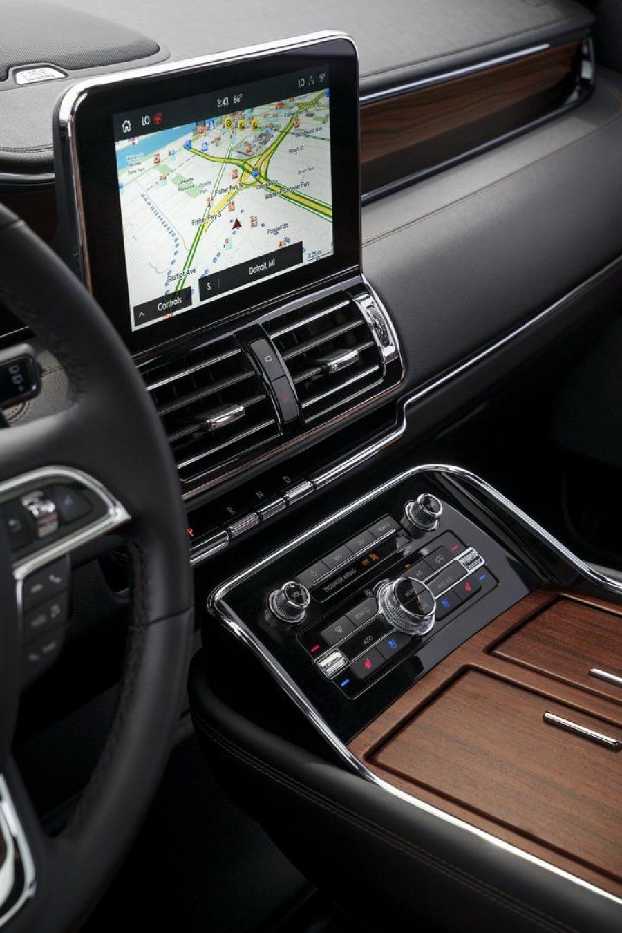 Детали интерьера Lincoln Navigator Monochromatic 2019 года  (фото 8 из 17)
